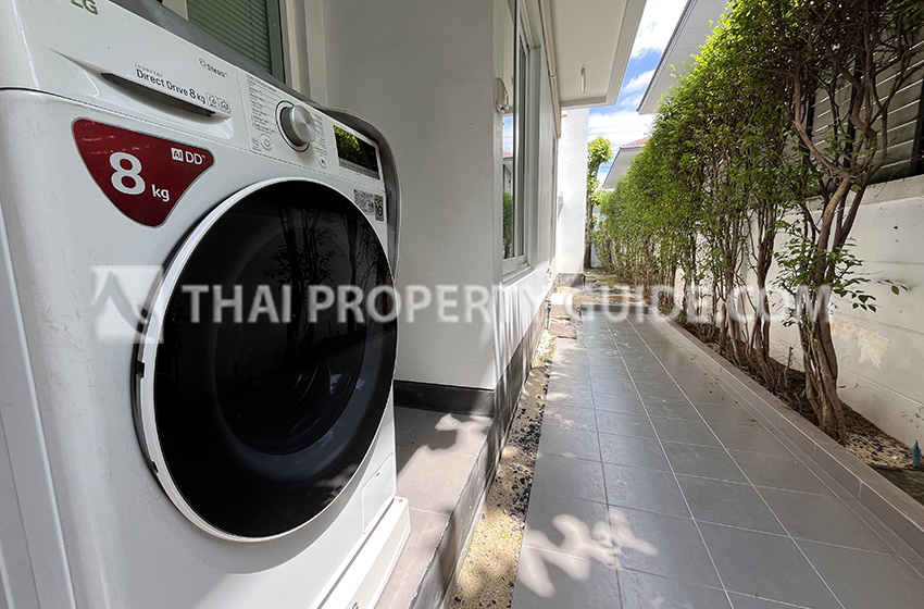 House with Shared Pool in Bangnatrad 